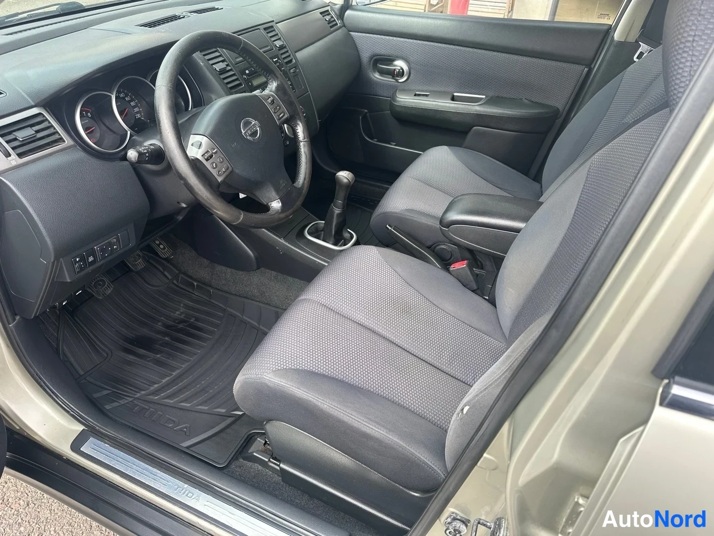 Beige Nissan Tiida 2007, side, photo 5