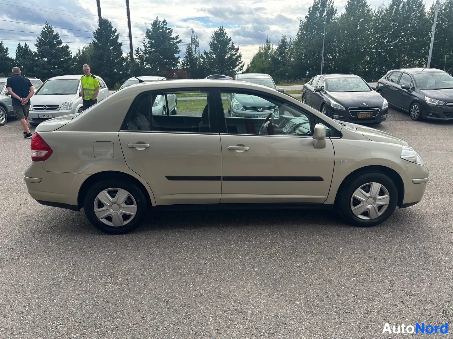 Beige Nissan Tiida 2007, side, photo 6
