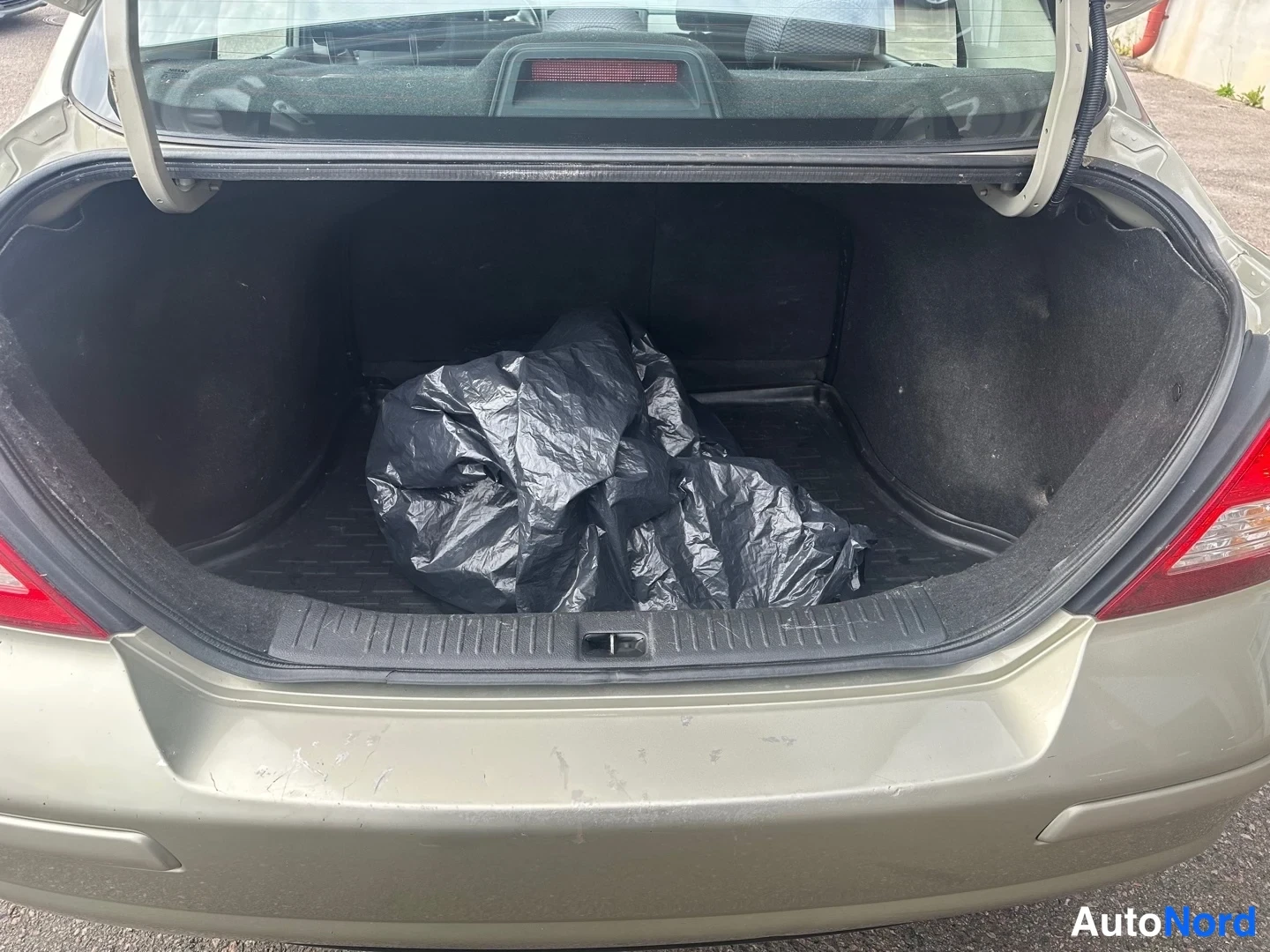 Beige Nissan Tiida 2007, rear, photo 11