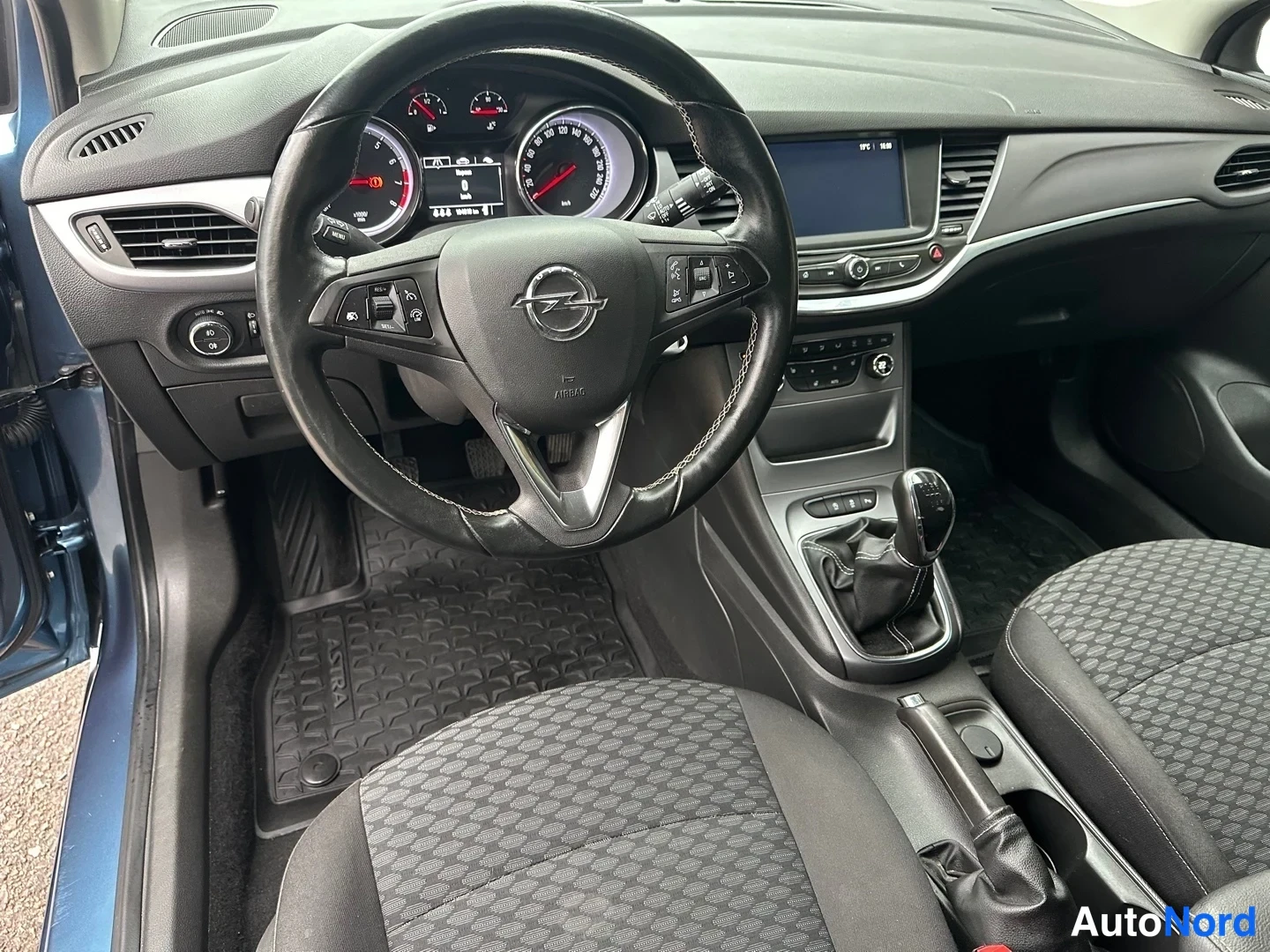 Blue Opel Astra 2016, front, photo 5