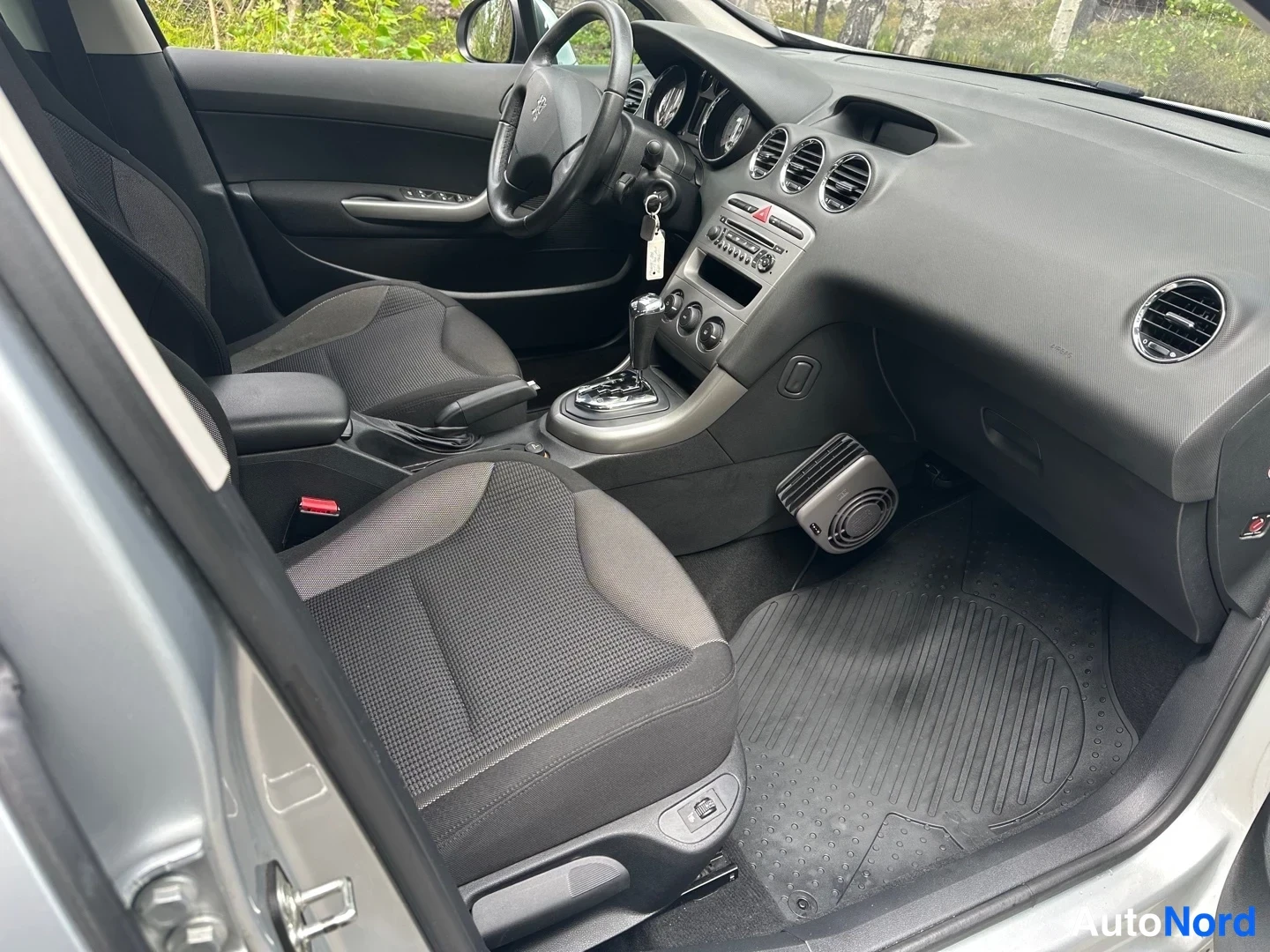 Silver Peugeot 308 2008, side, photo 9