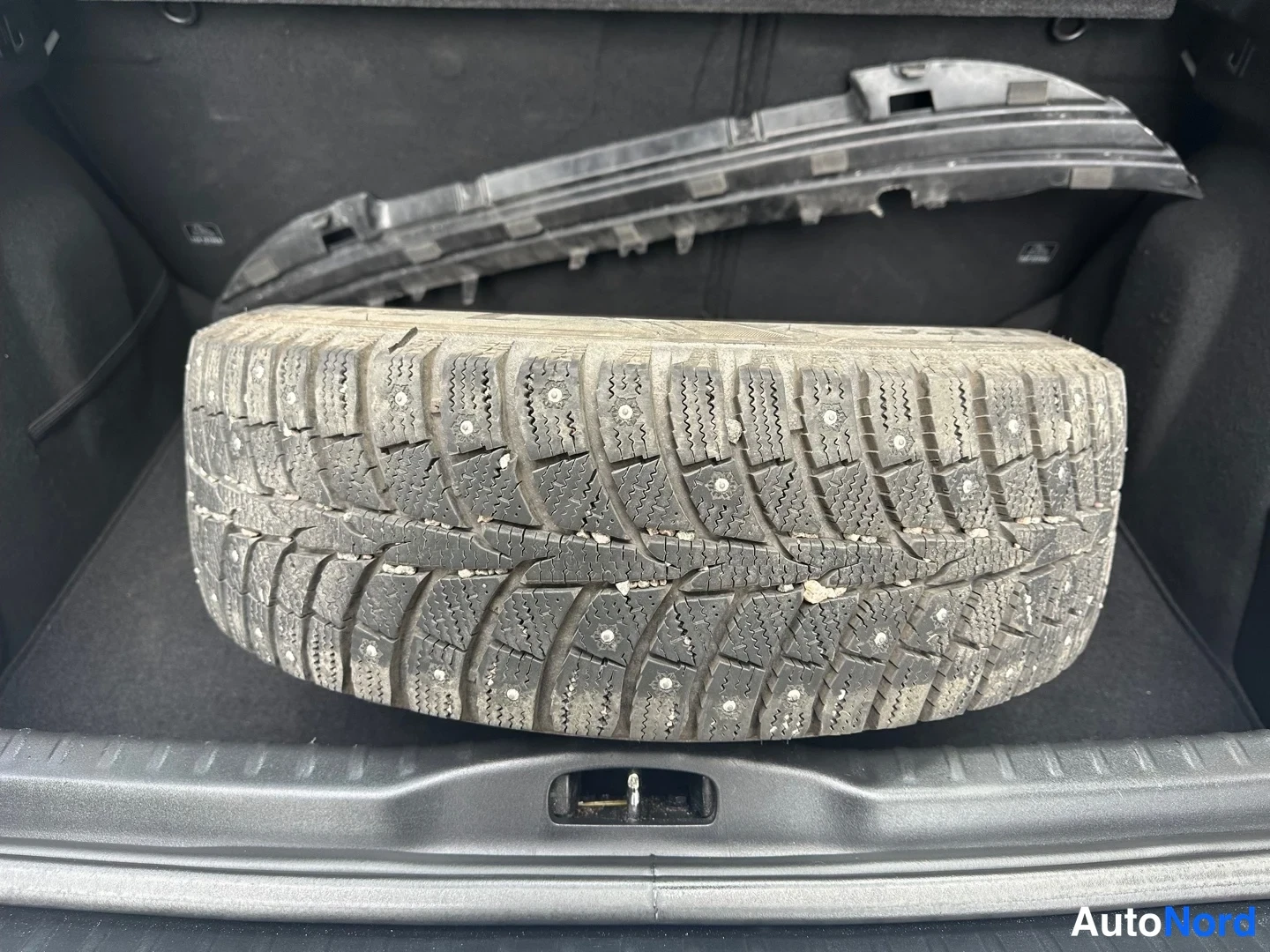 Silver Peugeot 308 2008, detail, photo 14