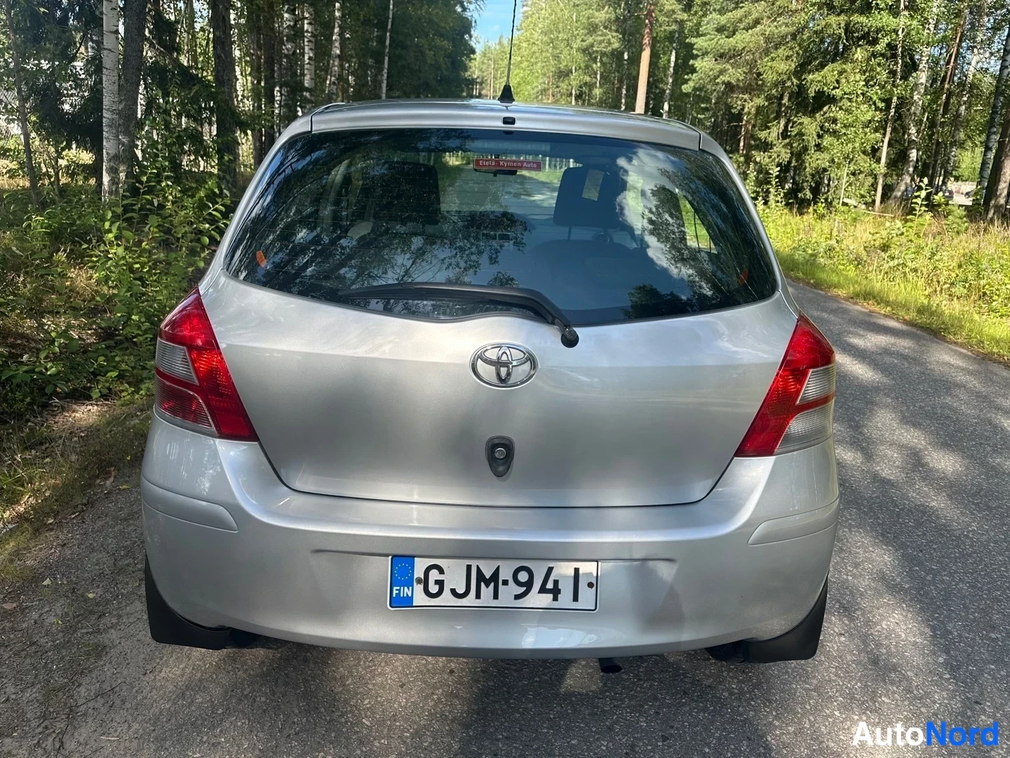 Silver Toyota Yaris 2011, rear, photo 13