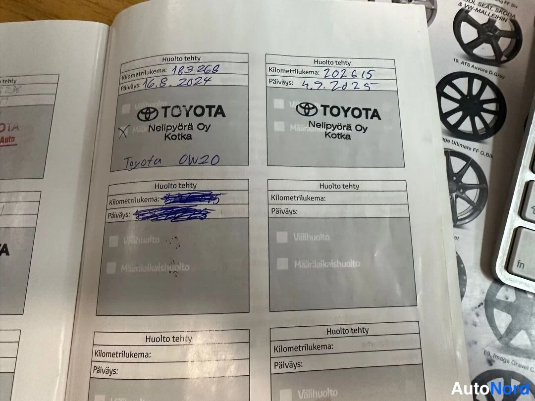 Silver Toyota Yaris 2011, document, photo 15