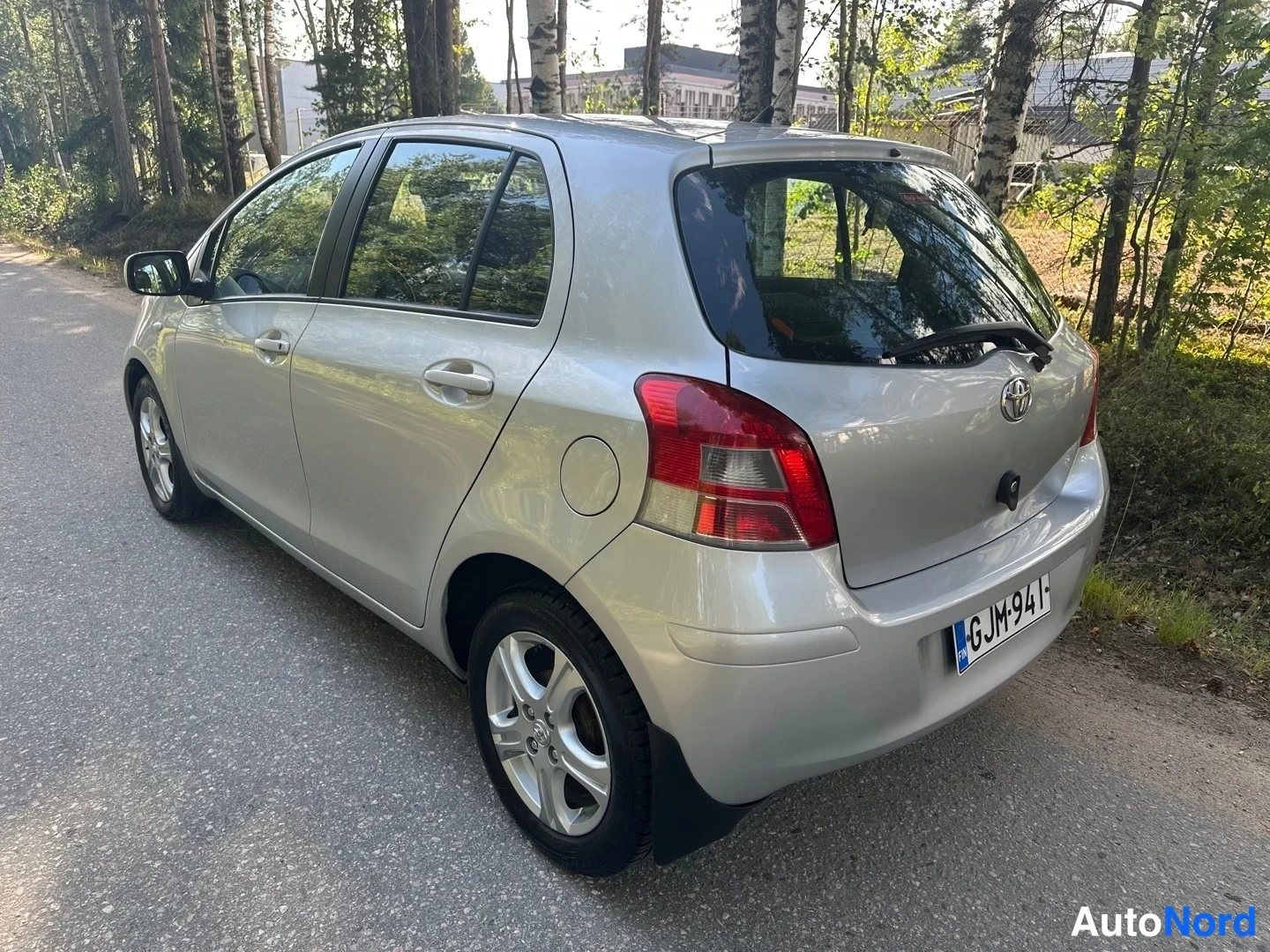 Silver Toyota Yaris 2011, rear three-quarter, photo 11