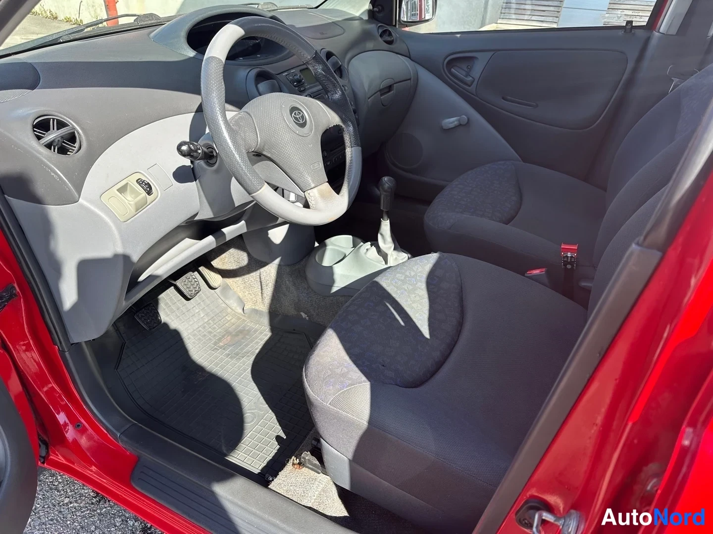 Red Toyota Yaris 2002, photo 12