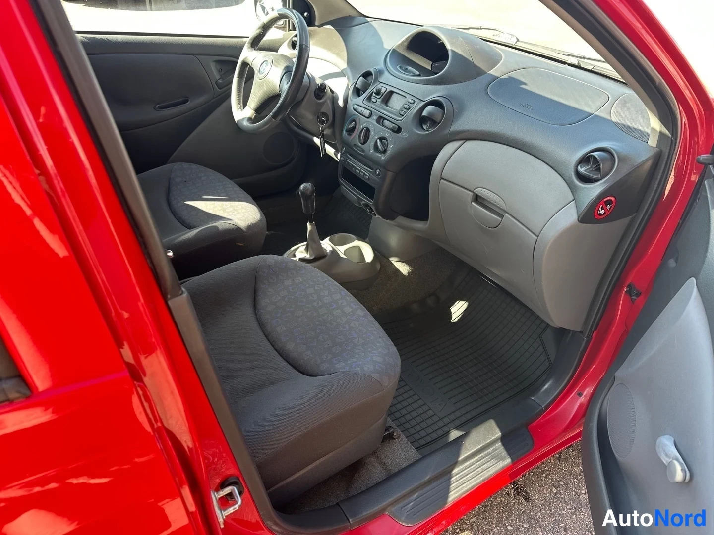 Red Toyota Yaris 2002, photo 13