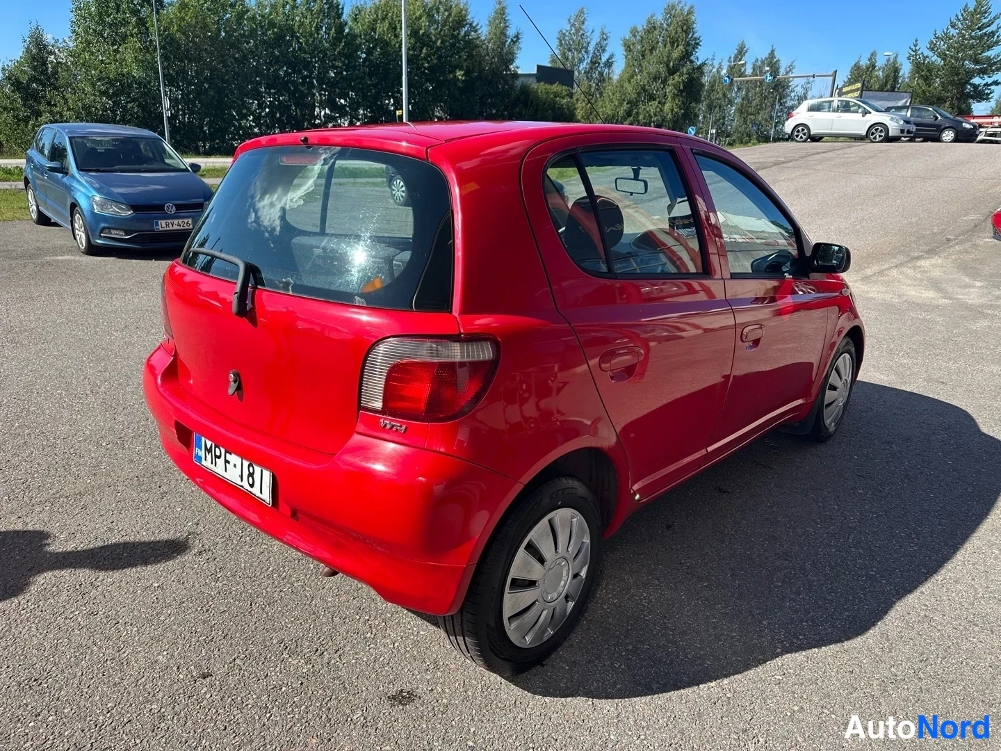 Red Toyota Yaris 2002, rear three-quarter, photo 8