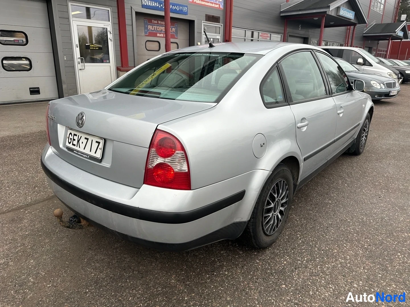 Silver Volkswagen Passat 2001, rear three-quarter, photo 13