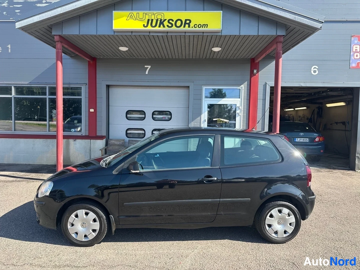 Black Volkswagen Polo 2007, rear three-quarter, photo 7