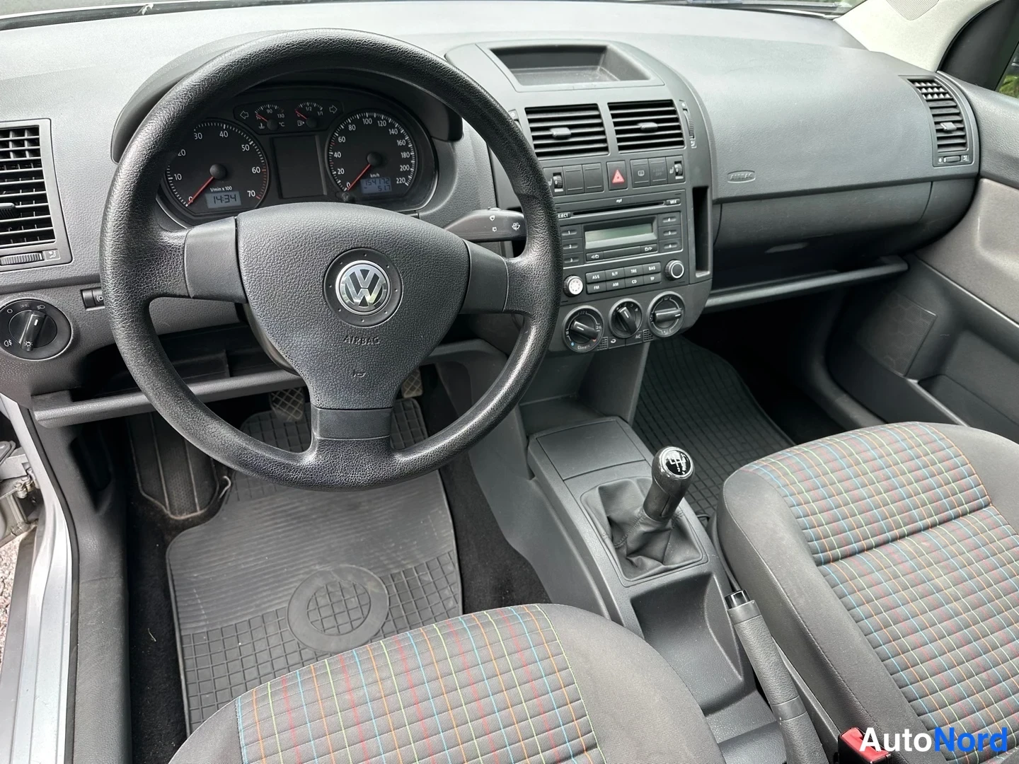 Silver Volkswagen Polo 2008, photo 15
