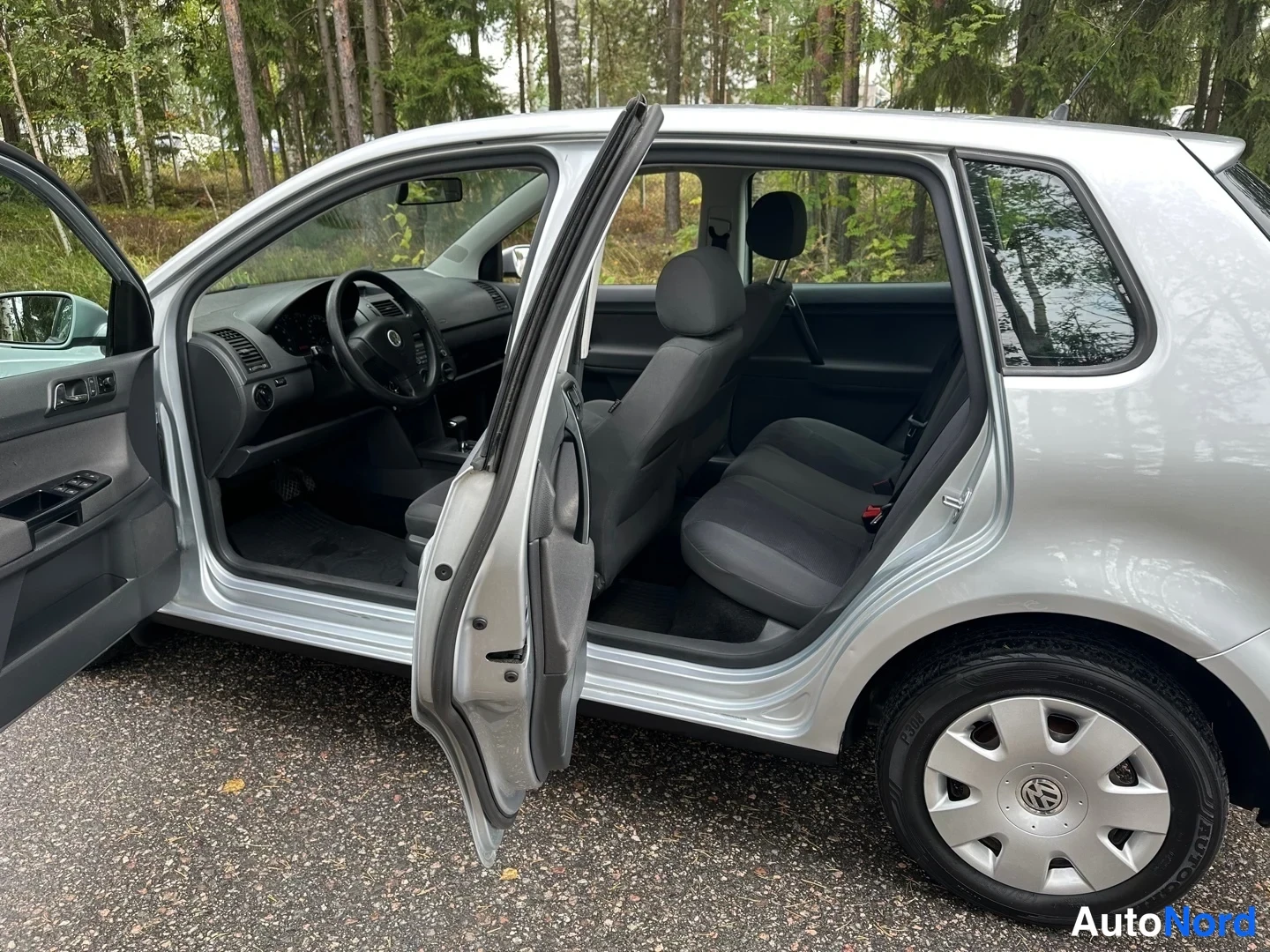 Silver Volkswagen Polo 2007, side, photo 9