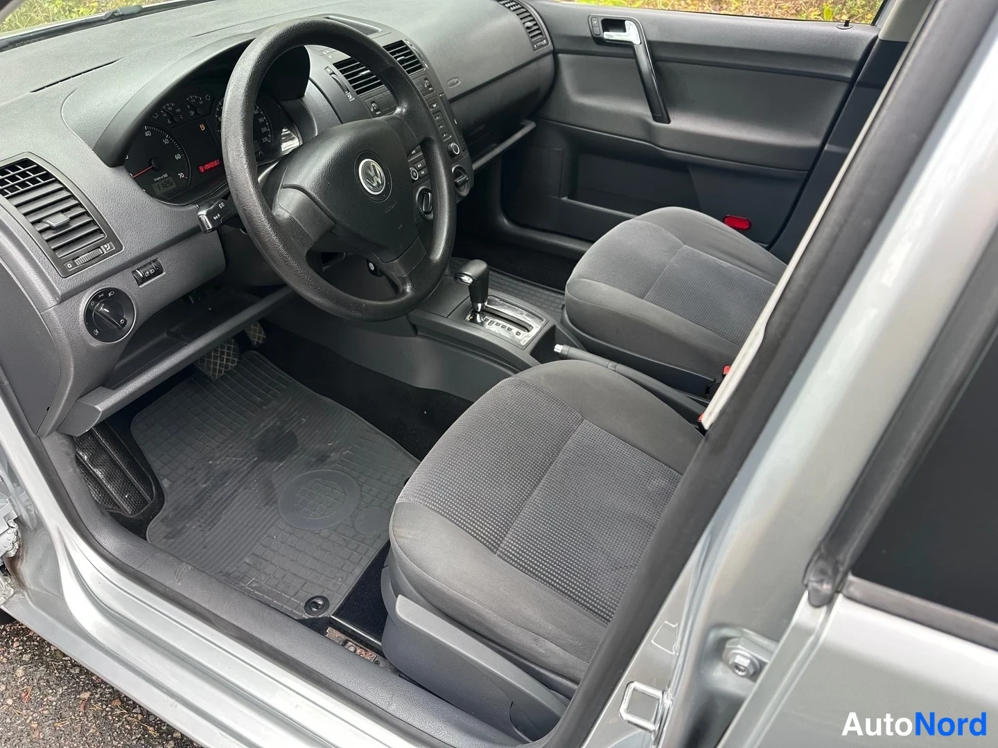 Silver Volkswagen Polo 2007, side, photo 7