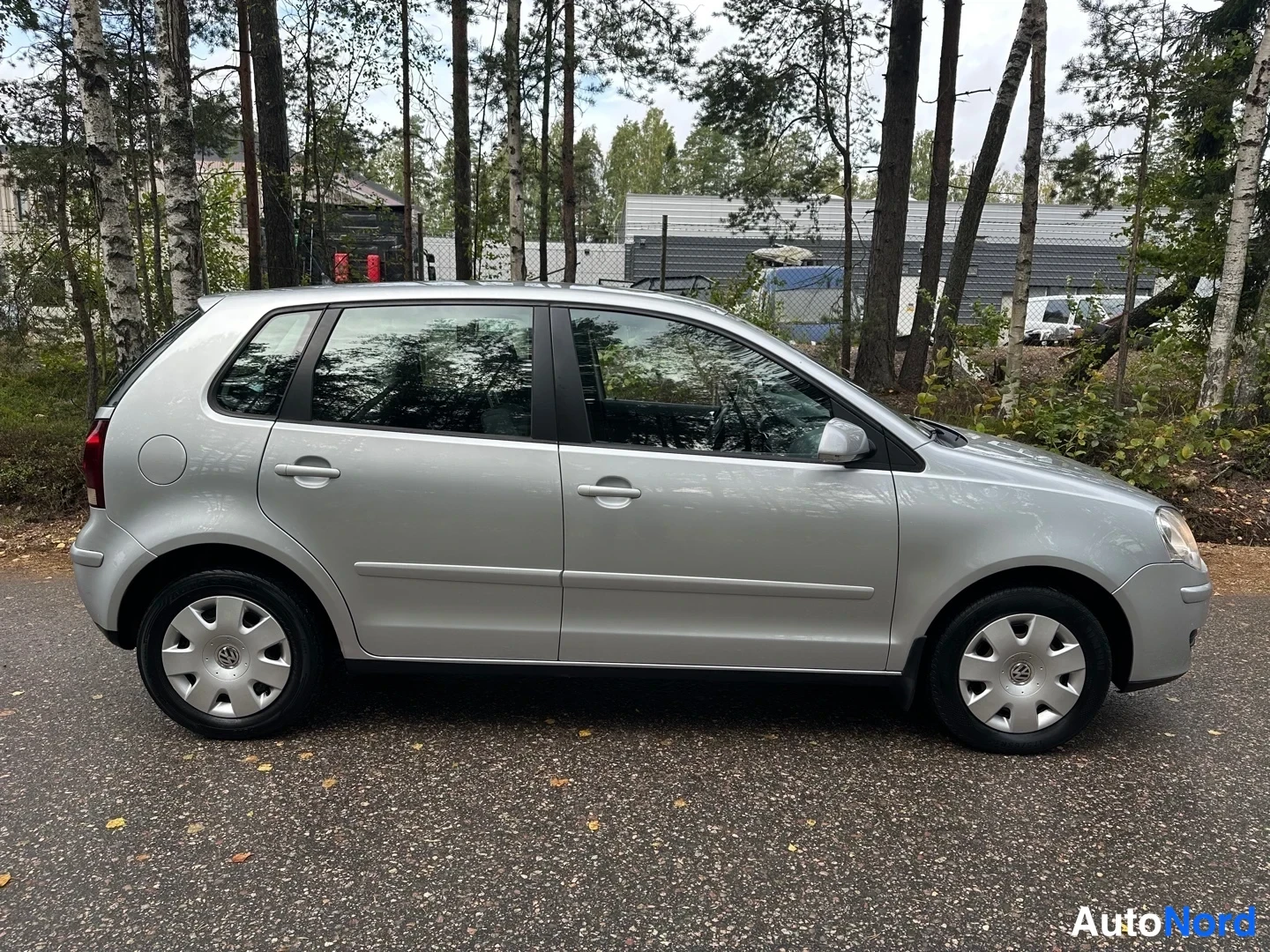 Silver Volkswagen Polo 2007, front three-quarter, nose to the right, photo 2