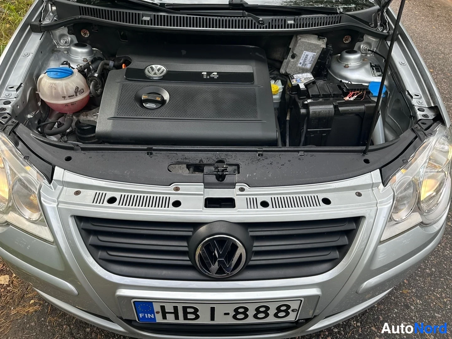 Silver Volkswagen Polo 2007, front, photo 5