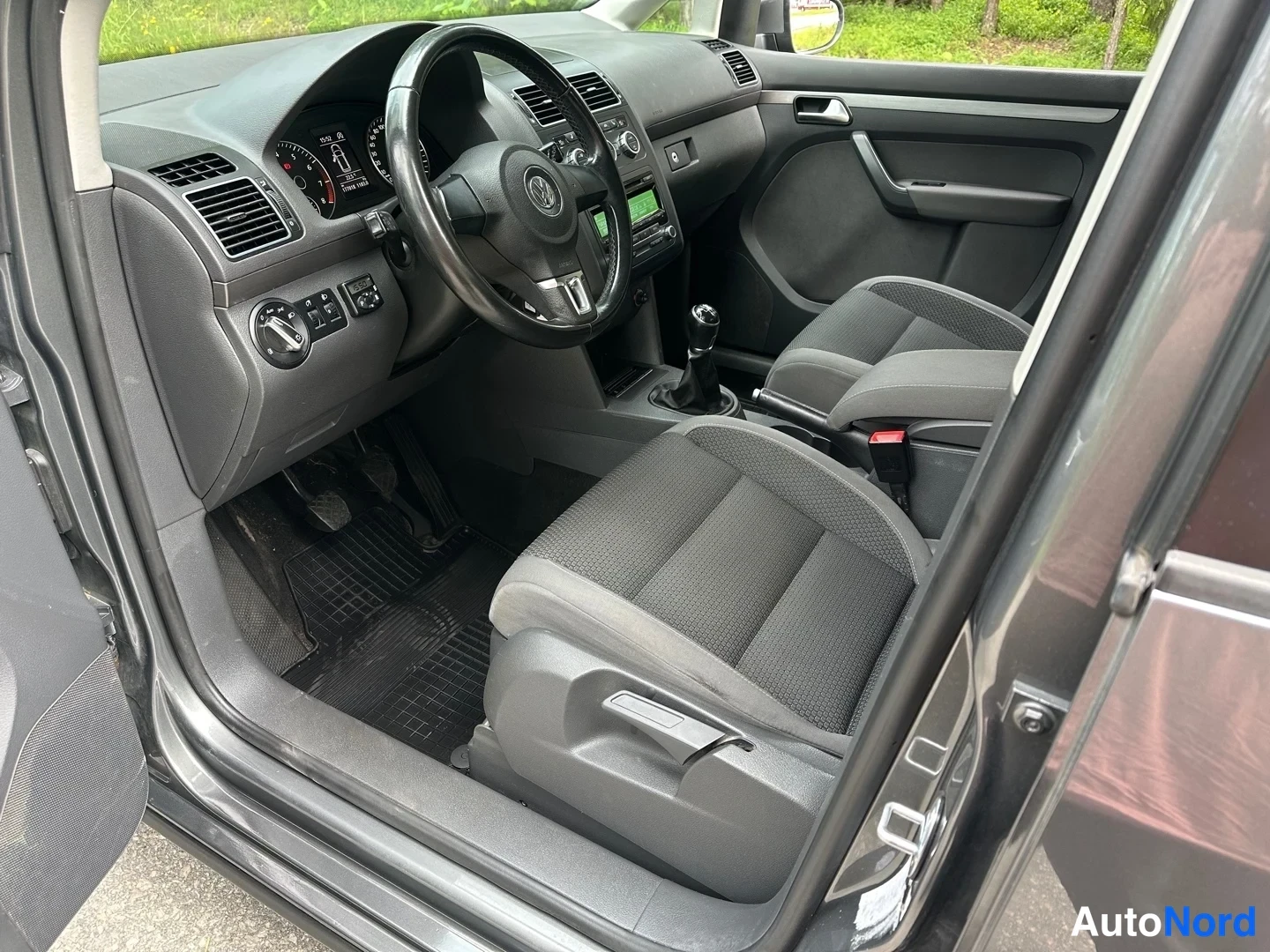 Grey Volkswagen Touran 2013, photo 12