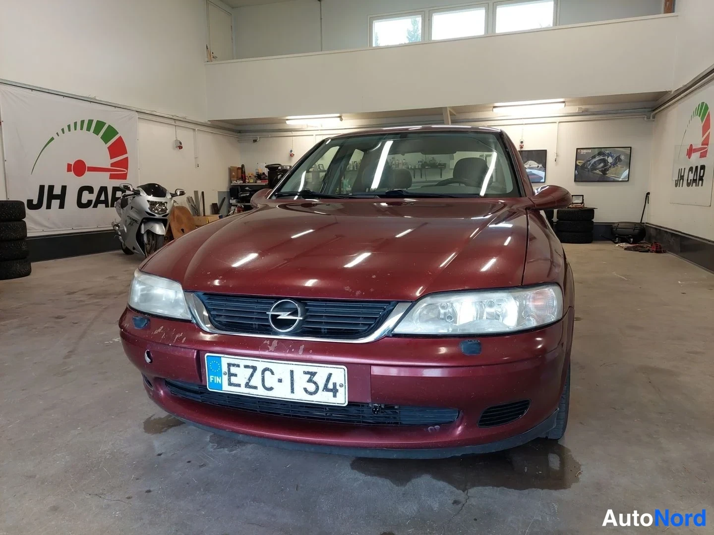 Punainen Opel Vectra 2001, edestä, kuva 7