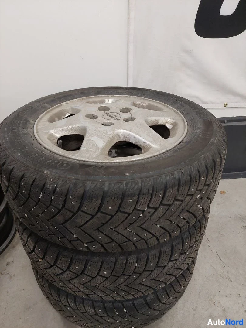 Punainen Opel Vectra 2001, yksityiskohta, kuva 14