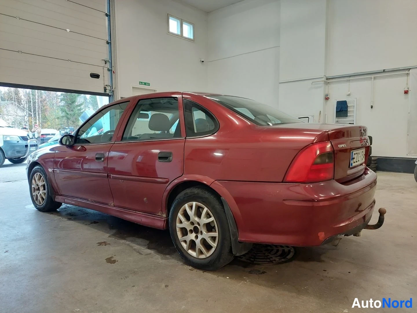 Punainen Opel Vectra 2001, takaviisto, kuva 11