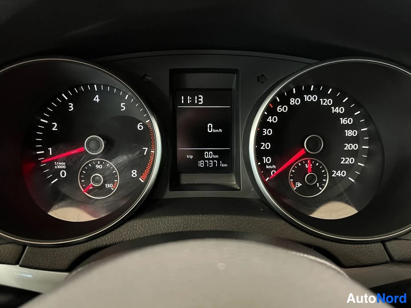 Red Volkswagen Golf Trendline 2009, detail, photo 12