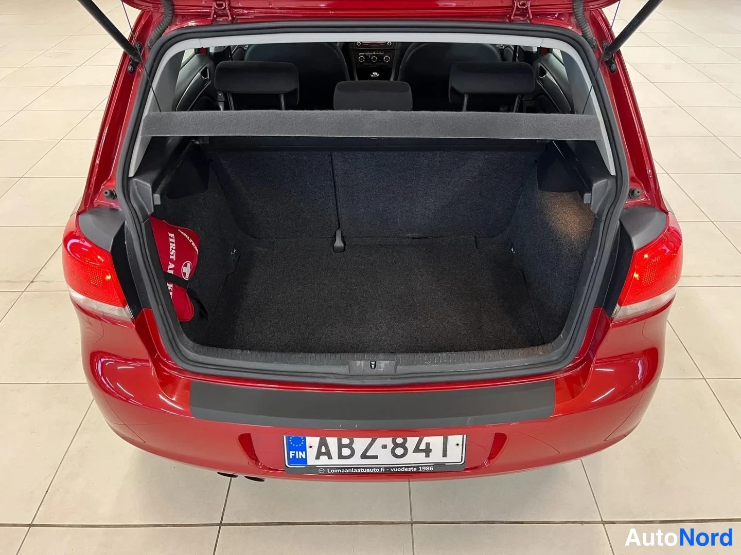 Red Volkswagen Golf Trendline 2009, rear, photo 7