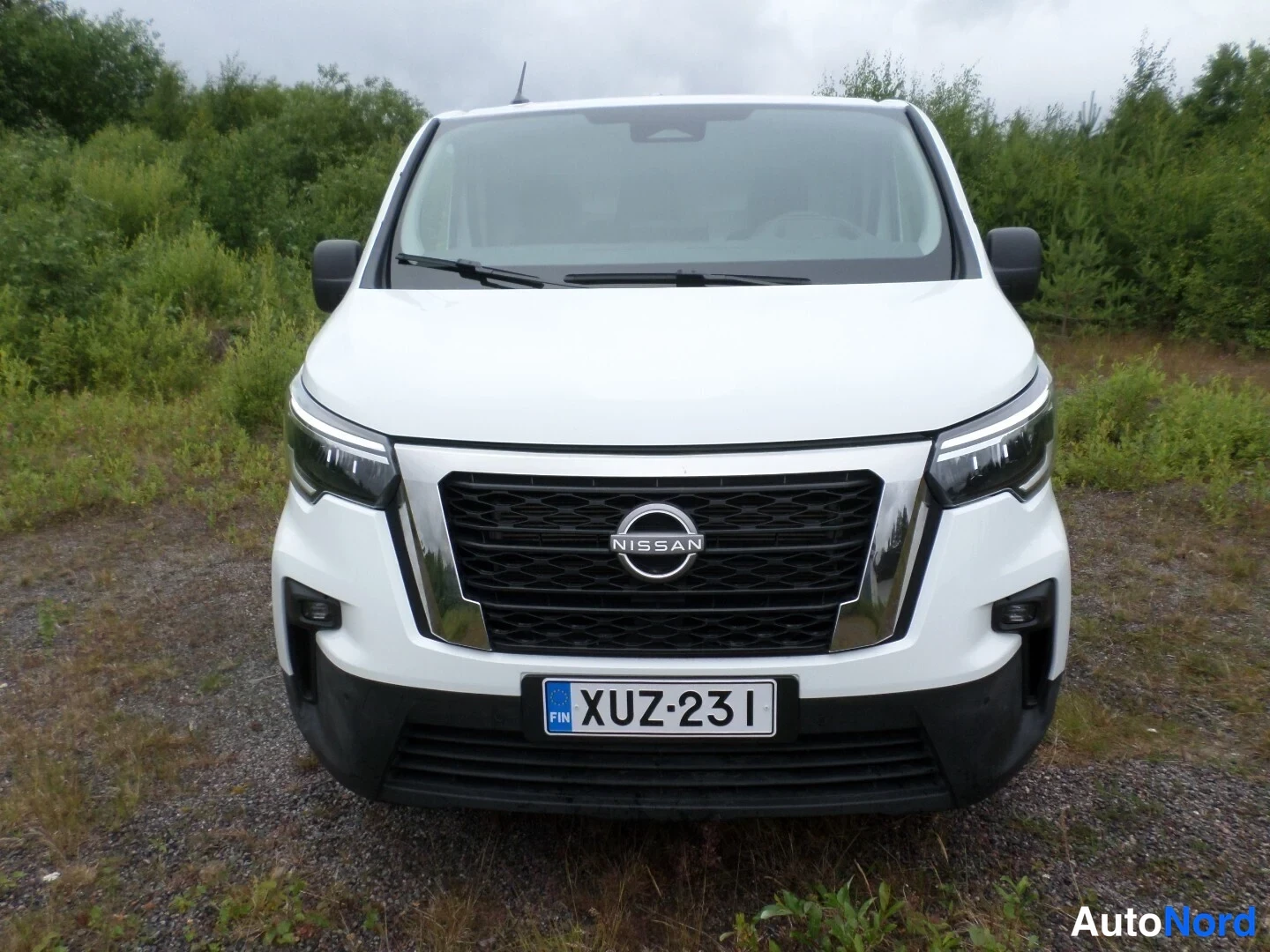 Valkoinen Nissan Primastar 2025, edestä, kuva 3