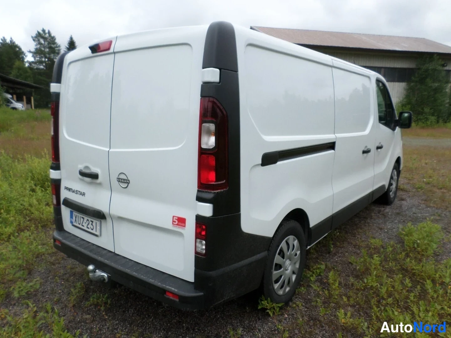 Valkoinen Nissan Primastar 2025, takaviisto, kuva 6