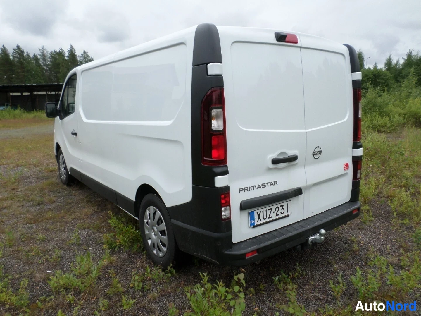 Valkoinen Nissan Primastar 2025, takaviisto, kuva 7