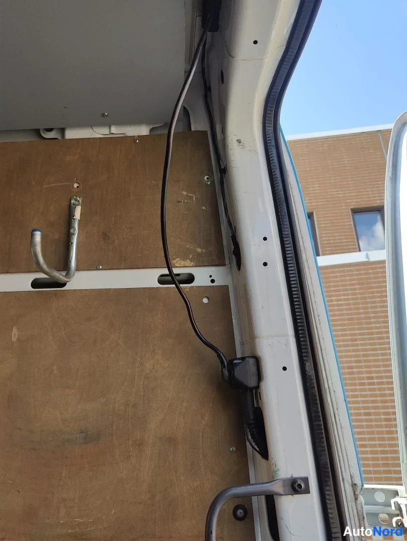 Valkoinen Mercedes-Benz Sprinter 2013, kuva 19