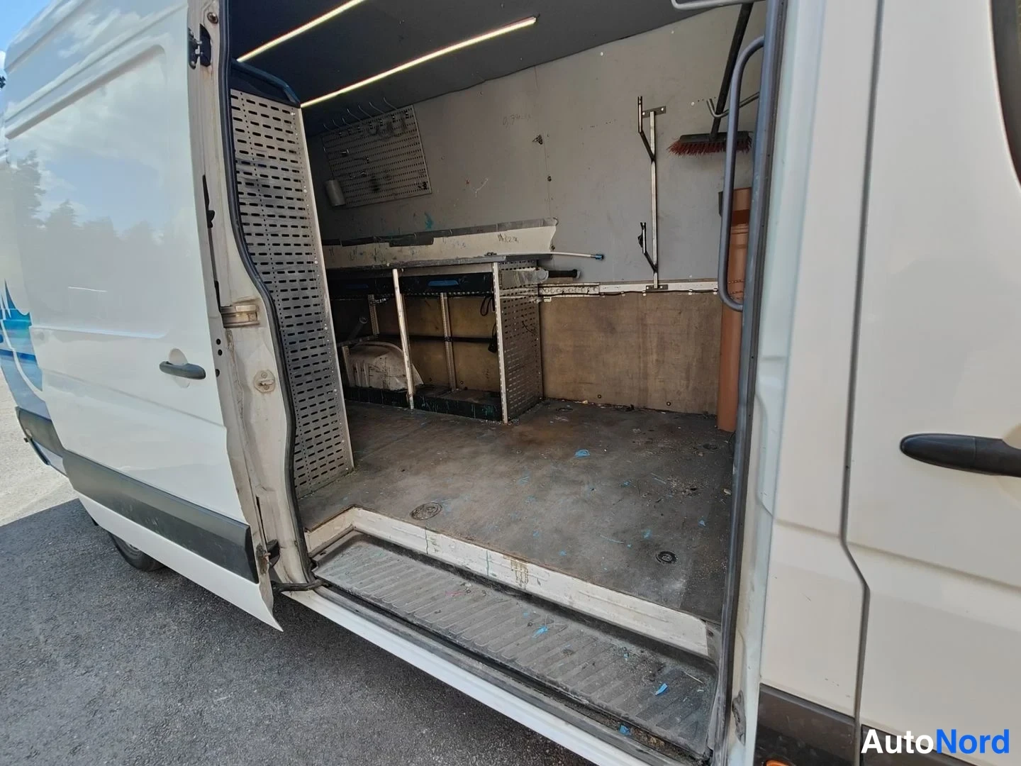 Valkoinen Mercedes-Benz Sprinter 2013, kuva 22