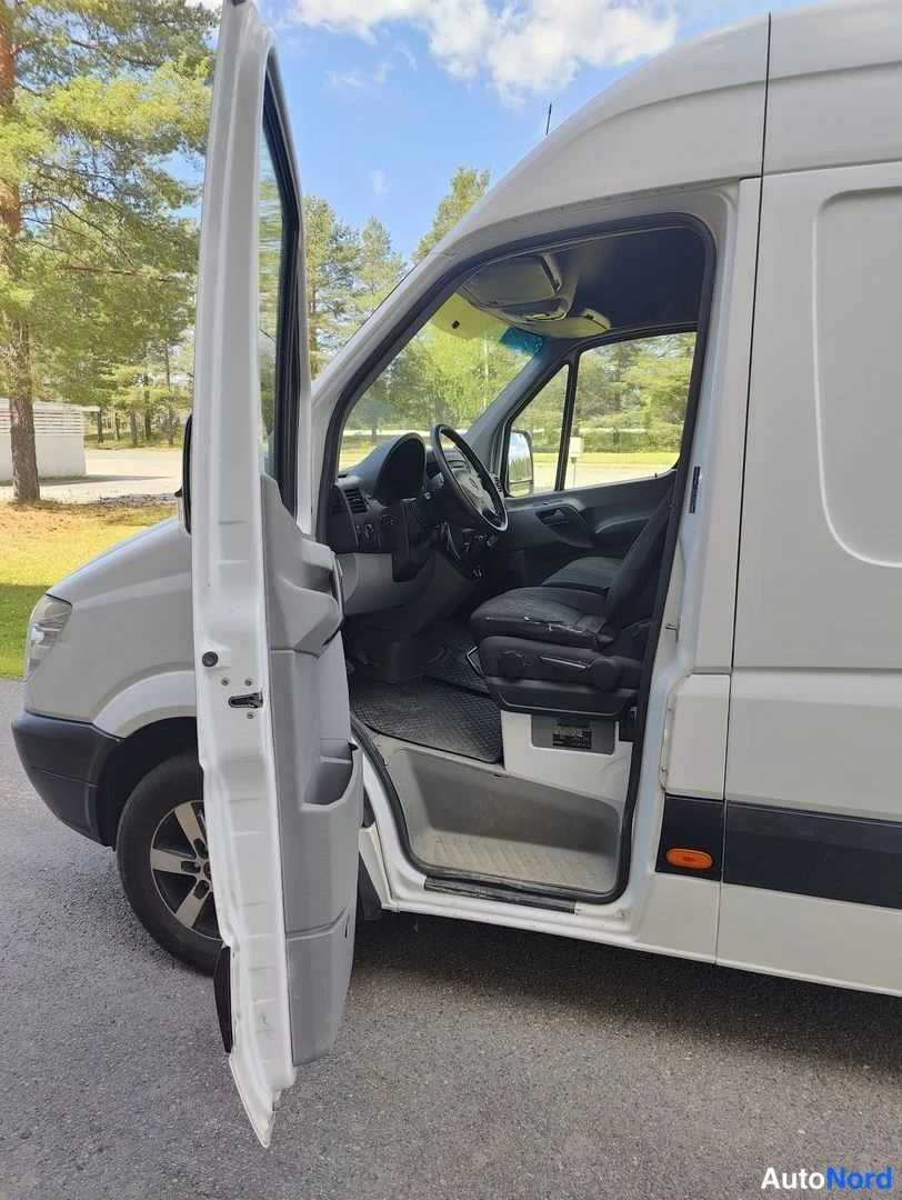 Valkoinen Mercedes-Benz Sprinter 2013, etuviisto, keula vasemmalle, kuva 3