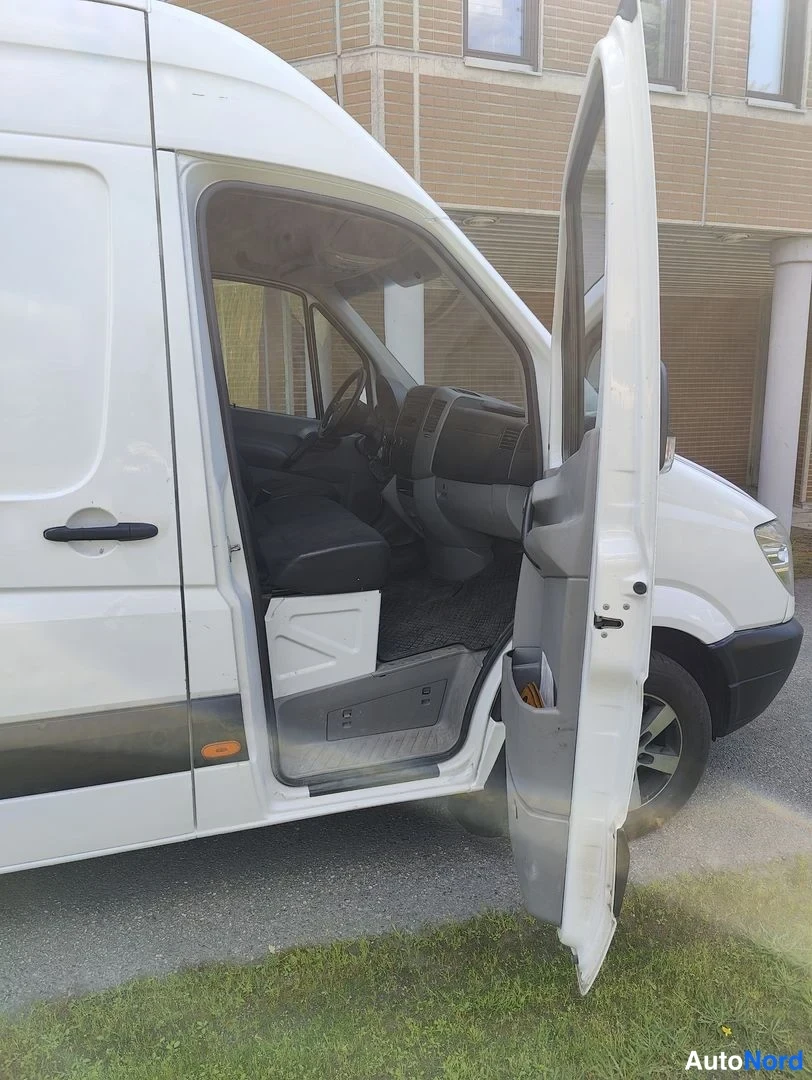 Valkoinen Mercedes-Benz Sprinter 2013, etuviisto, keula oikealle, kuva 6