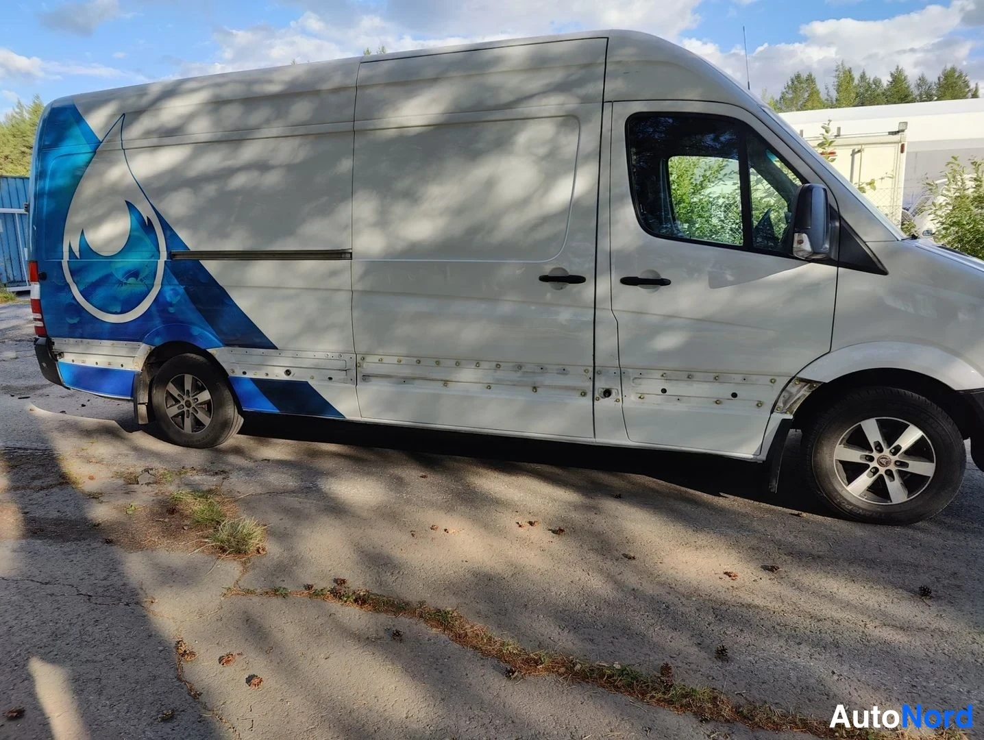 Valkoinen Mercedes-Benz Sprinter 2013, etuviisto, keula vasemmalle, kuva 2