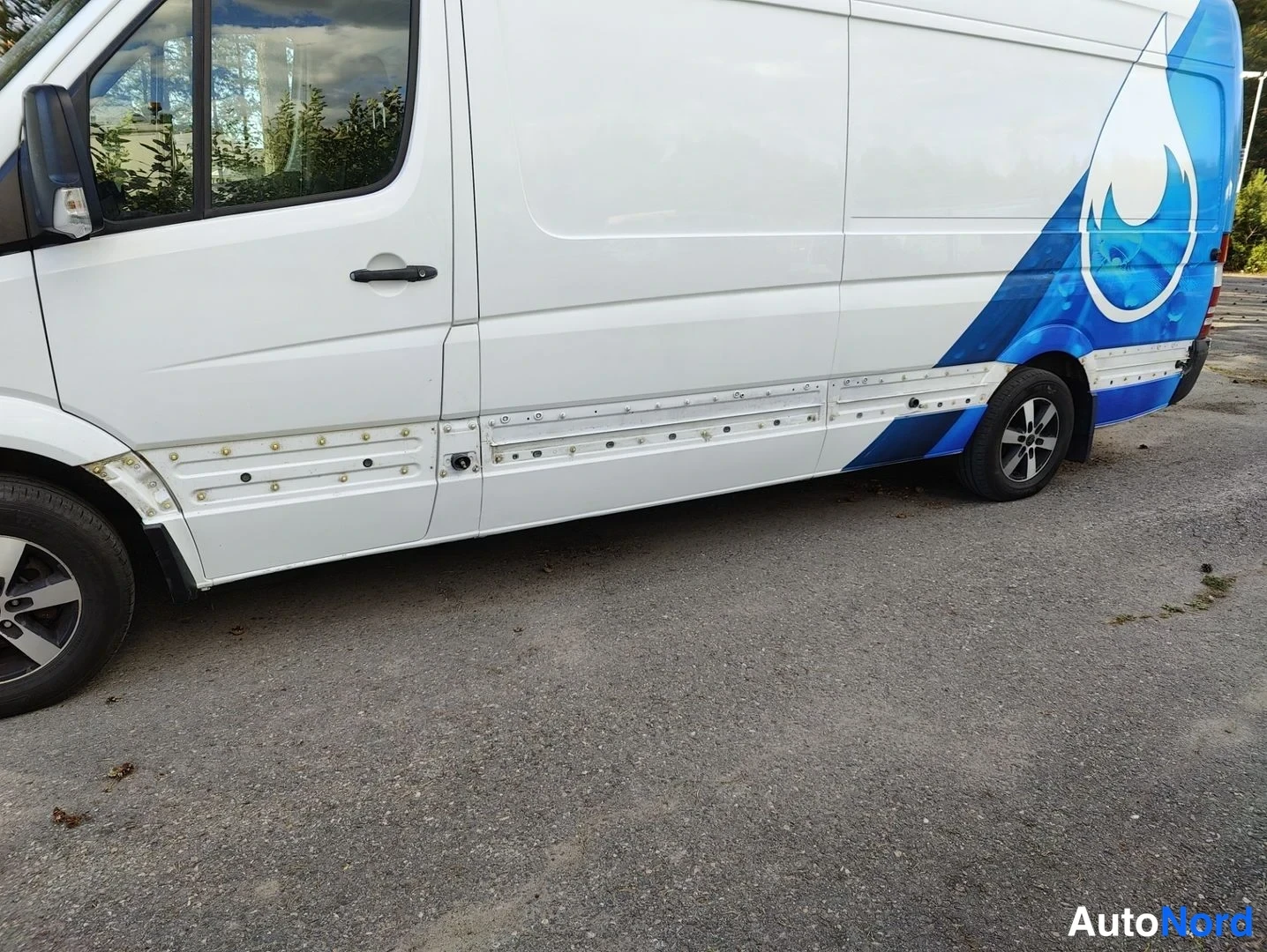 Valkoinen Mercedes-Benz Sprinter 2013, sivulta, kuva 9