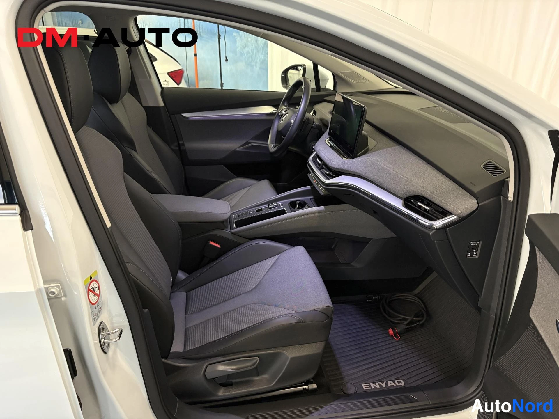 Valkoinen Skoda Enyaq 85 2024, kuva 21