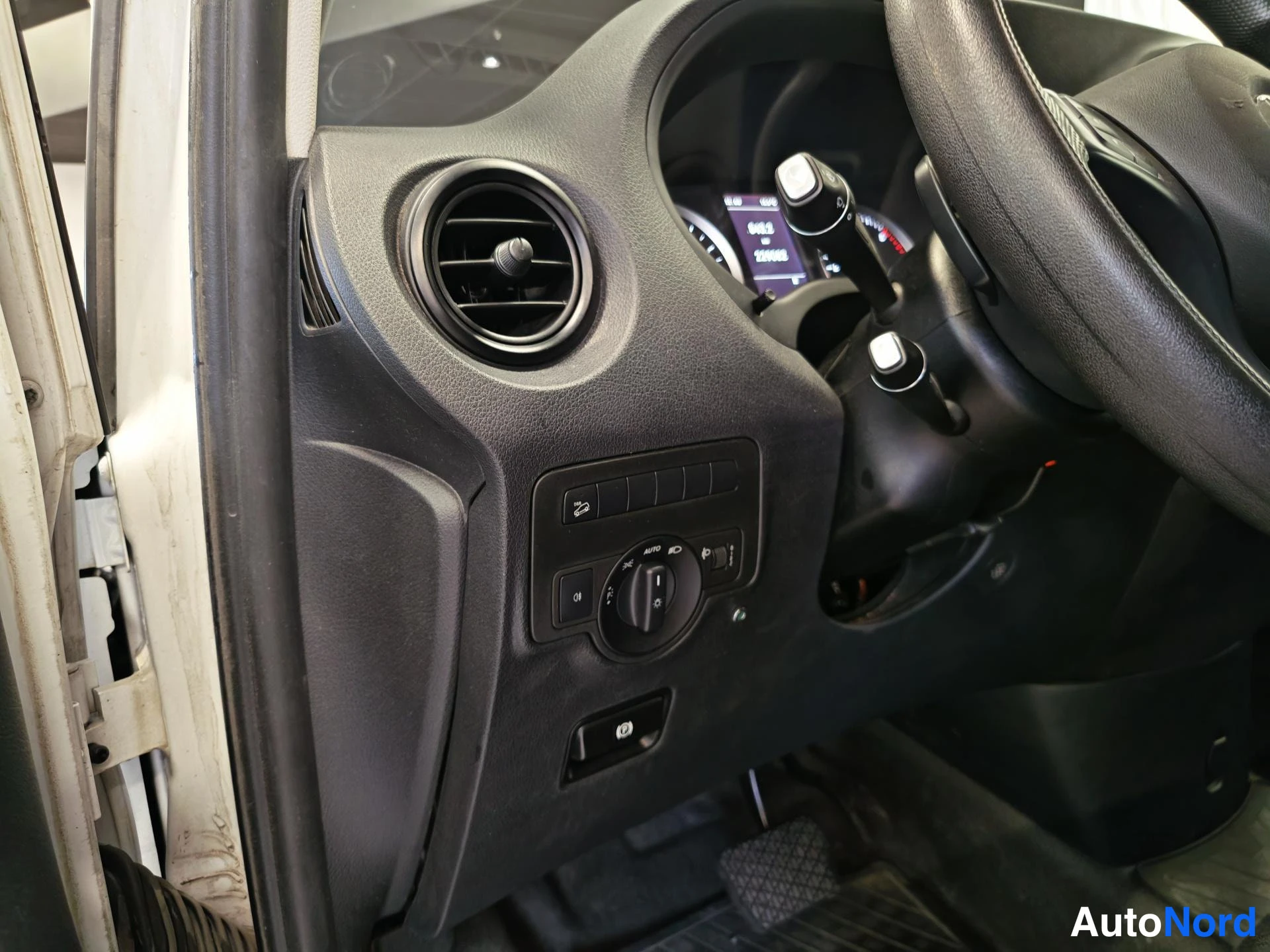 Valkoinen Mercedes-Benz Vito 2020, etuviisto, kuva 7