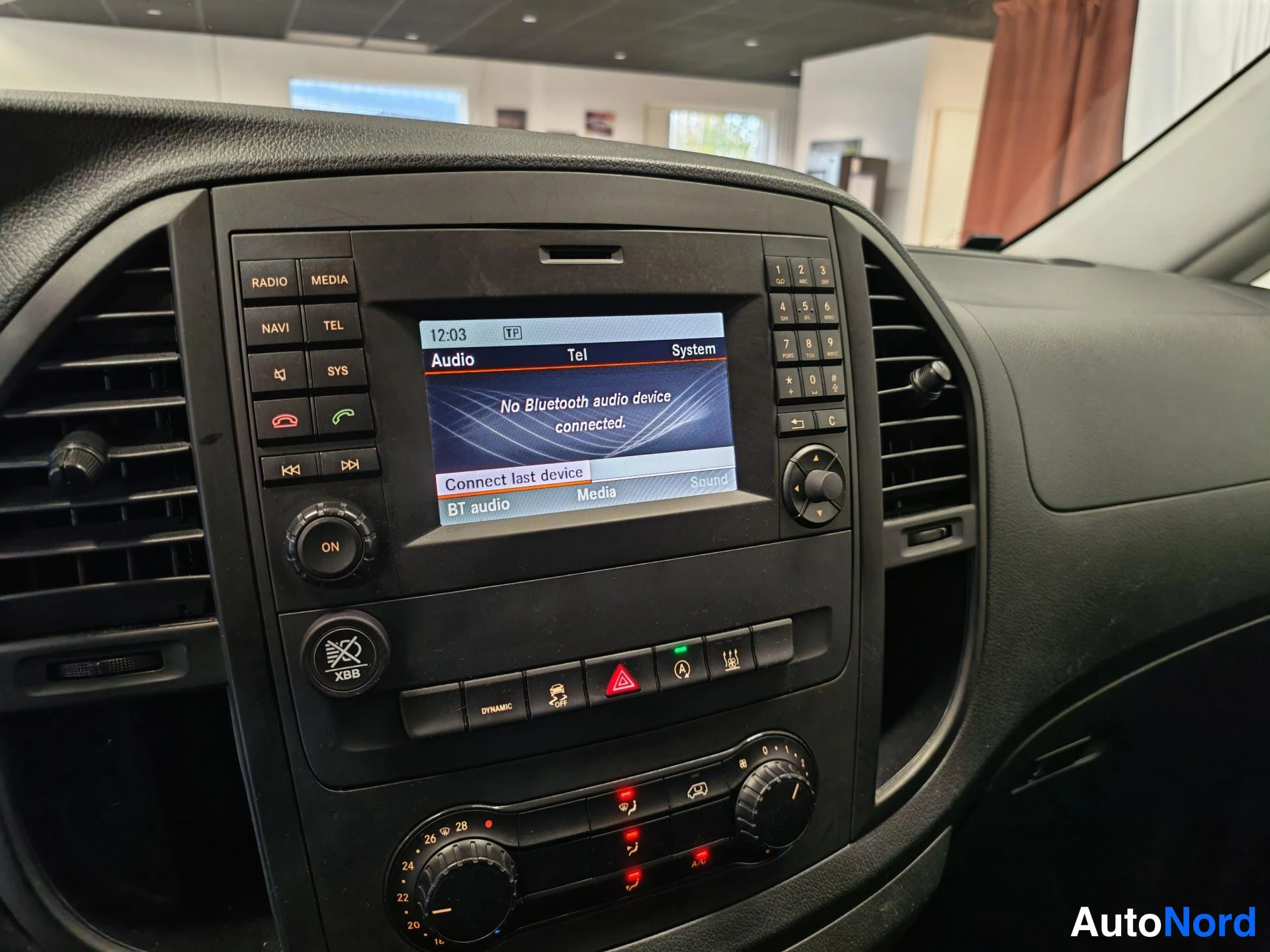 Valkoinen Mercedes-Benz Vito 2020, kuva 17