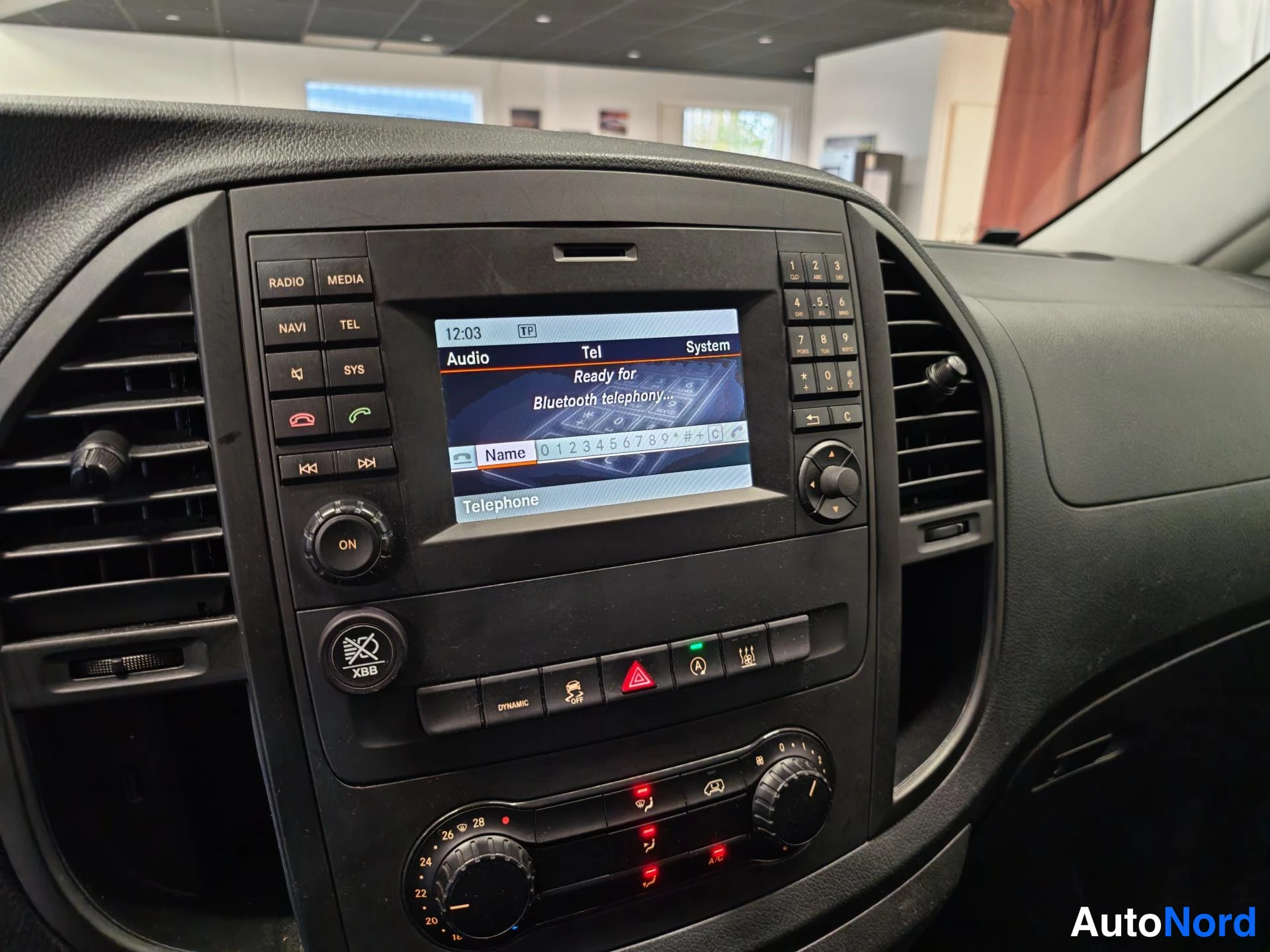 Valkoinen Mercedes-Benz Vito 2020, kuva 18