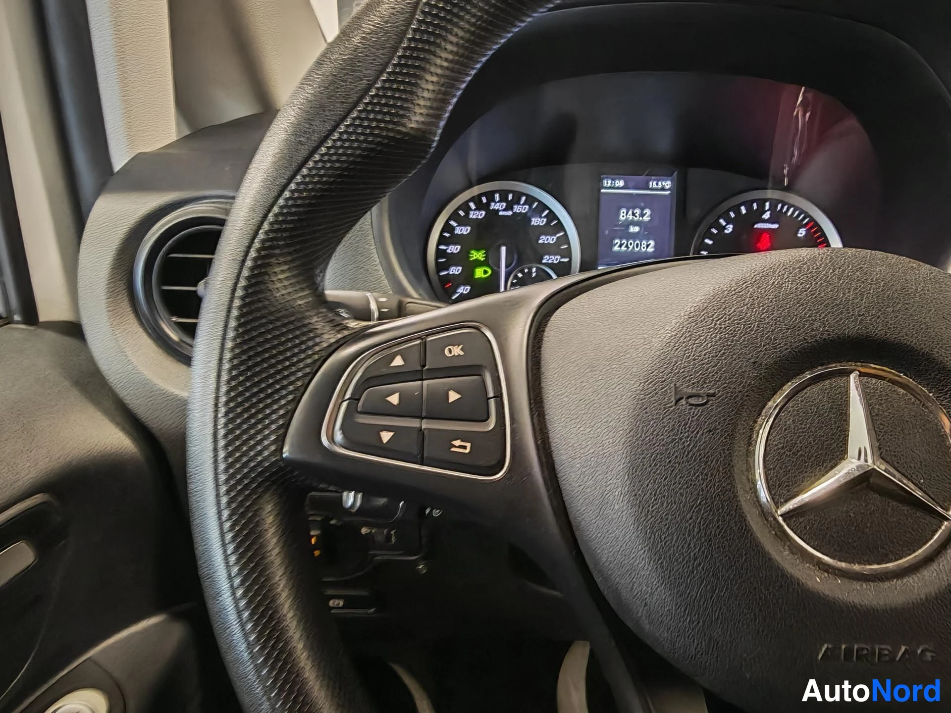 Valkoinen Mercedes-Benz Vito 2020, kuva 20