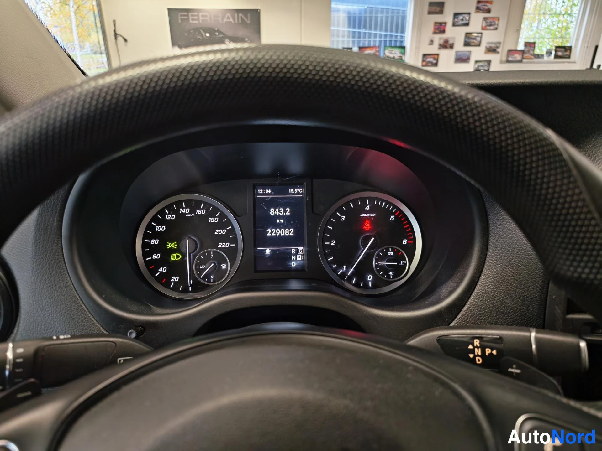 Valkoinen Mercedes-Benz Vito 2020, kuva 22