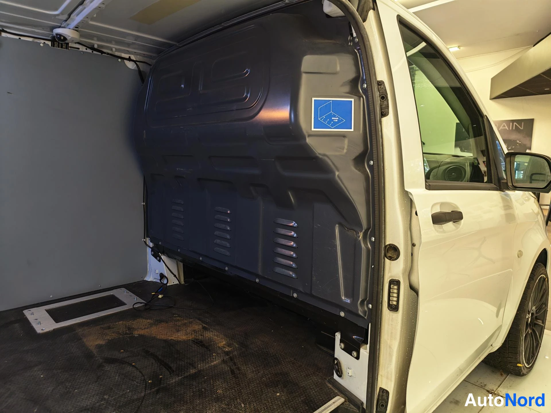 Valkoinen Mercedes-Benz Vito 2020, yksityiskohta, kuva 14
