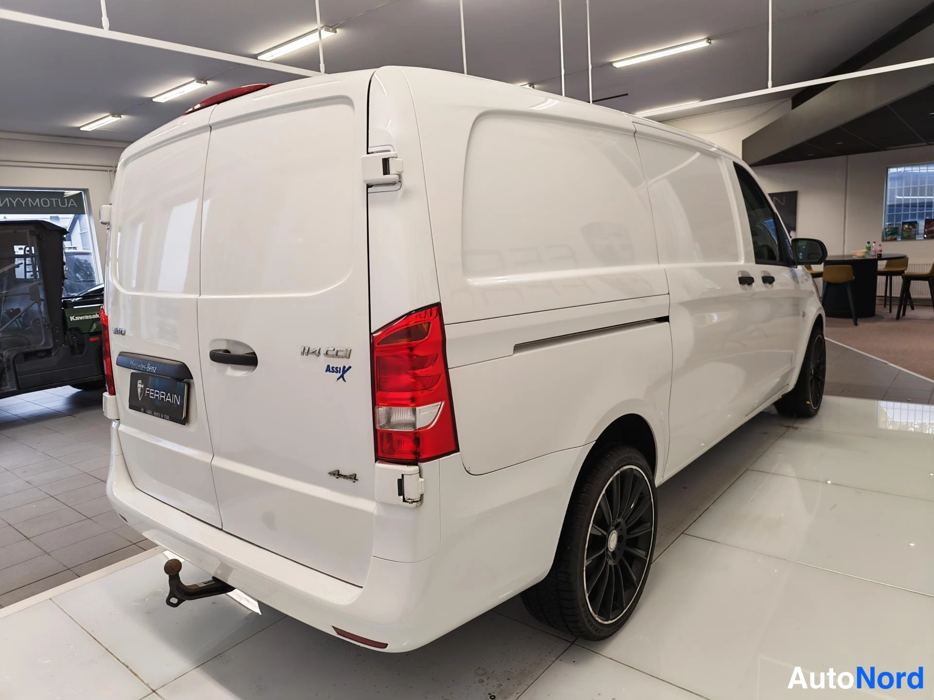 Valkoinen Mercedes-Benz Vito 2020, takaviisto, kuva 12