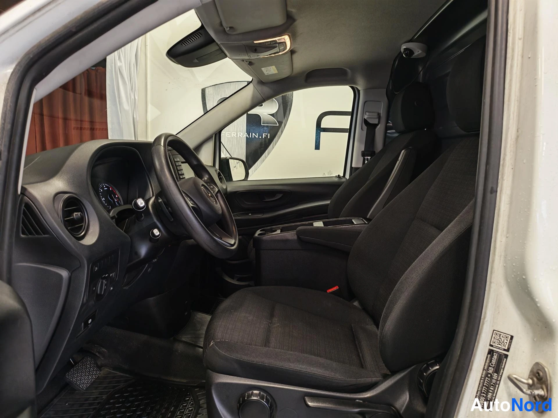 Valkoinen Mercedes-Benz Vito 2020, etuviisto, kuva 5