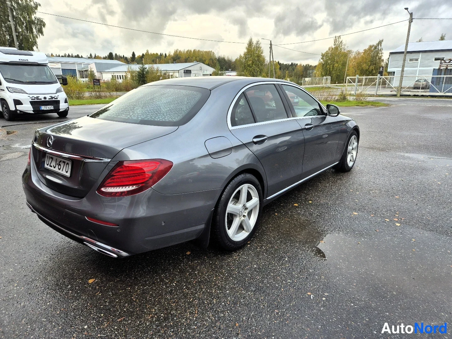 Harmaa Mercedes-Benz E 220 d 2017, takaviisto, kuva 5