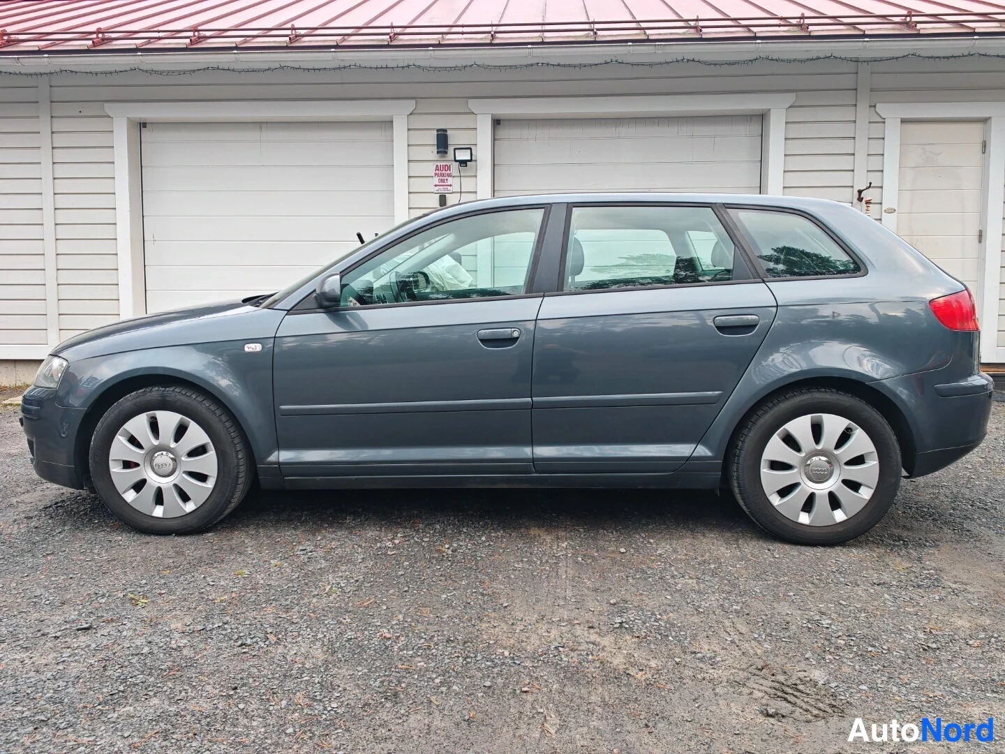 Harmaa Audi A3 Sportback 2005, sivulta, kuva 4