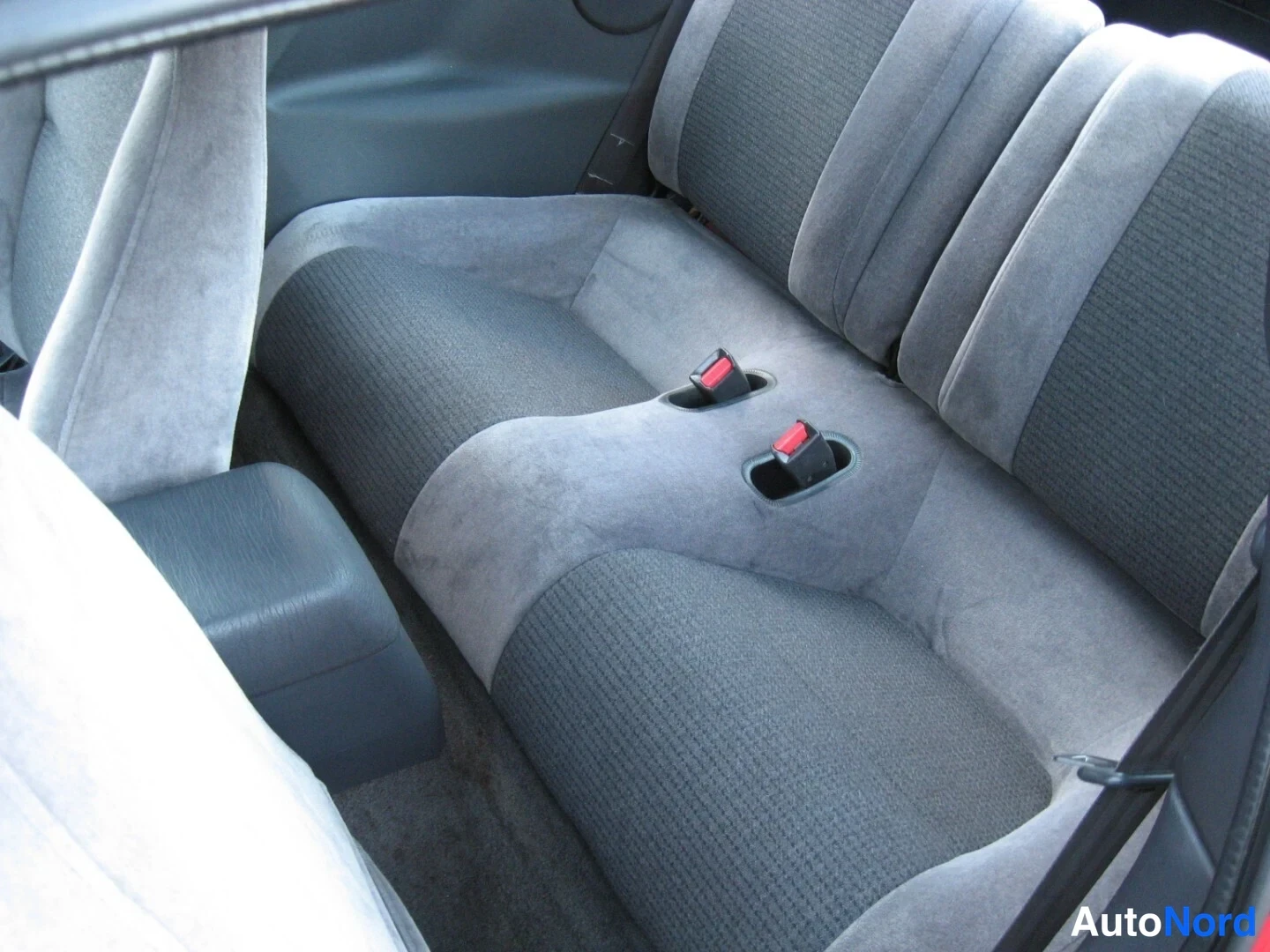 Punainen Mitsubishi Eclipse 1992, etuviisto, keula oikealle, kuva 4