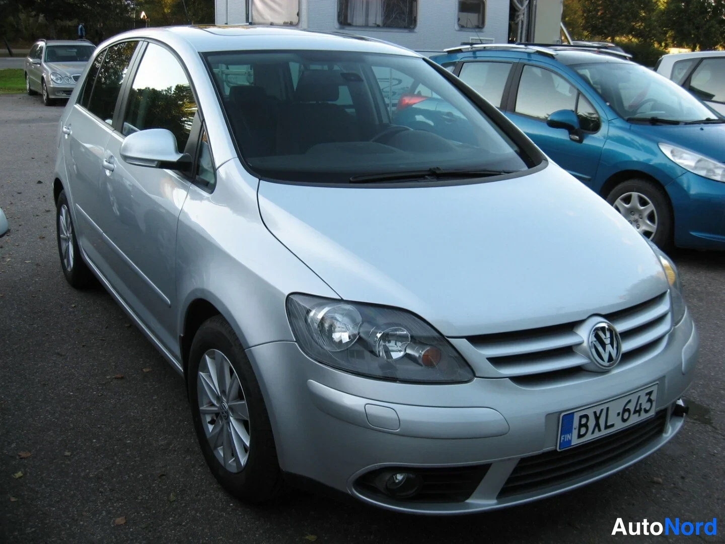 Hopea Volkswagen Golf Plus 2007, etuviisto, keula oikealle, kuva 2