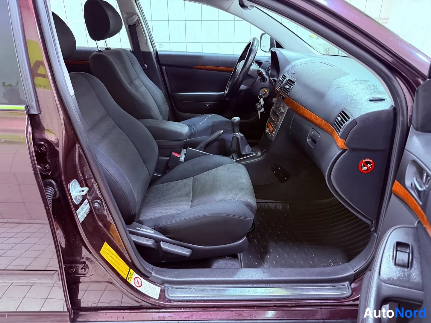 Ruskea Toyota Avensis 2007, kuva 18