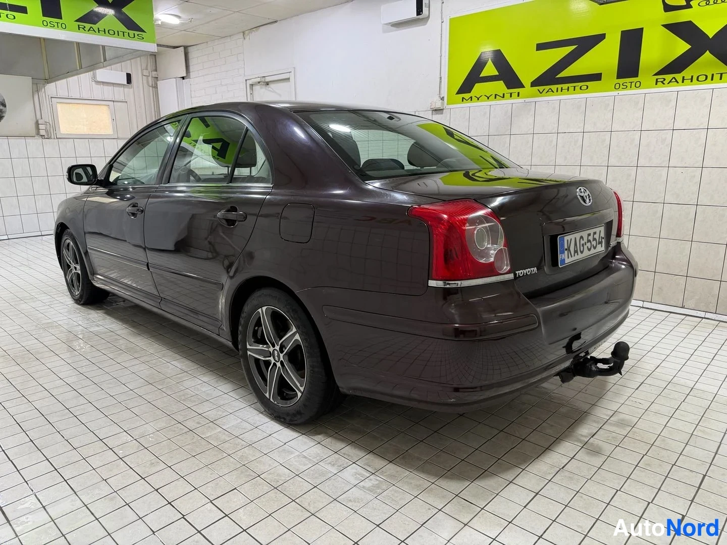 Ruskea Toyota Avensis 2007, takaviisto, kuva 9
