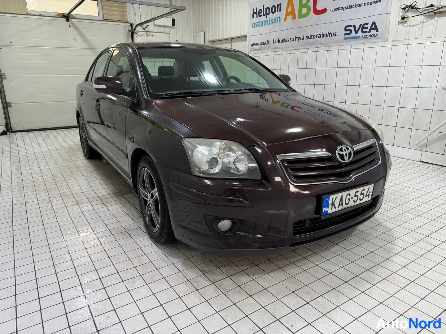Ruskea Toyota Avensis 2007, etuviisto, keula oikealle, kuva 4